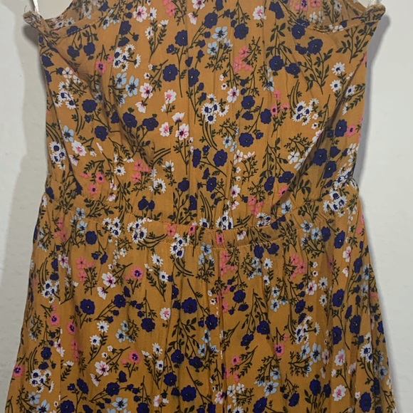 8 Birdies Romper size small yellow w/ tiny flowers - Picture 10 of 11
